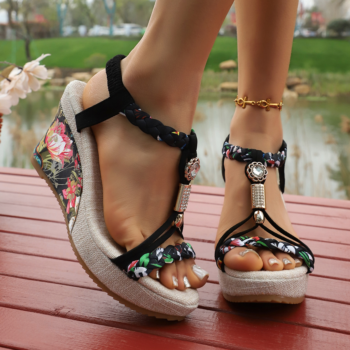 Vintage Fashion Plus Size - Vintage Rivet Decor Wedge Sandals for