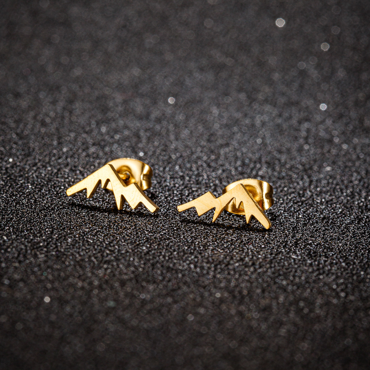 Vintage Fashion Guild - Vintage Small Snow Mountain Stud Earrings