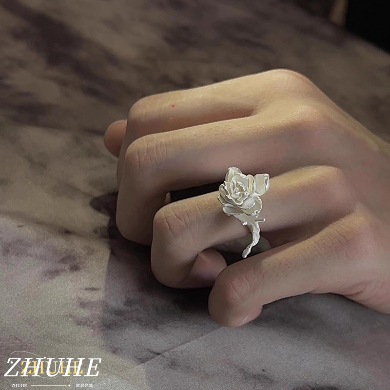 Fashion-Forward Flower Ring, J – Vintage Fashion Buyer recenzja i cena