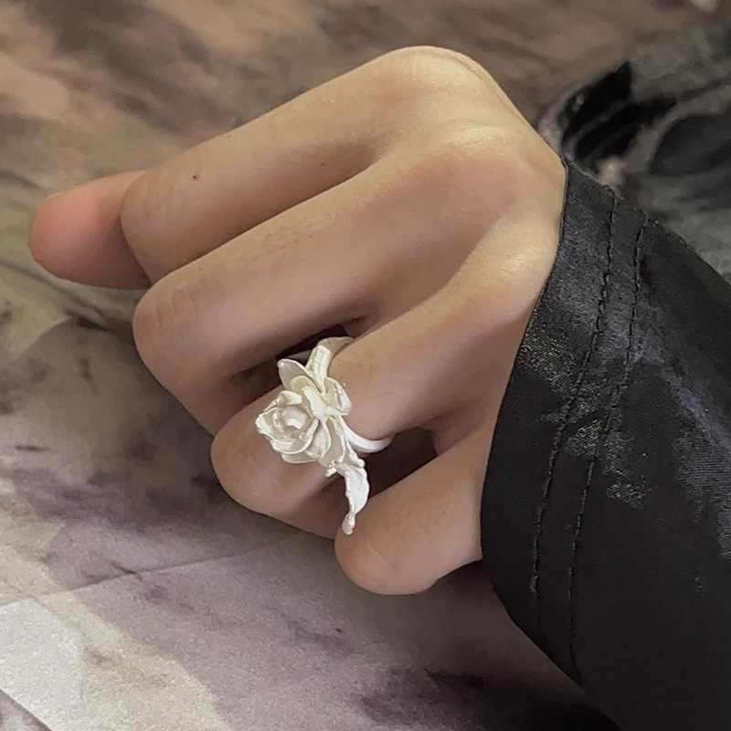 Fashion-Forward Flower Ring, J – Vintage Fashion Buyer recenzja i cena