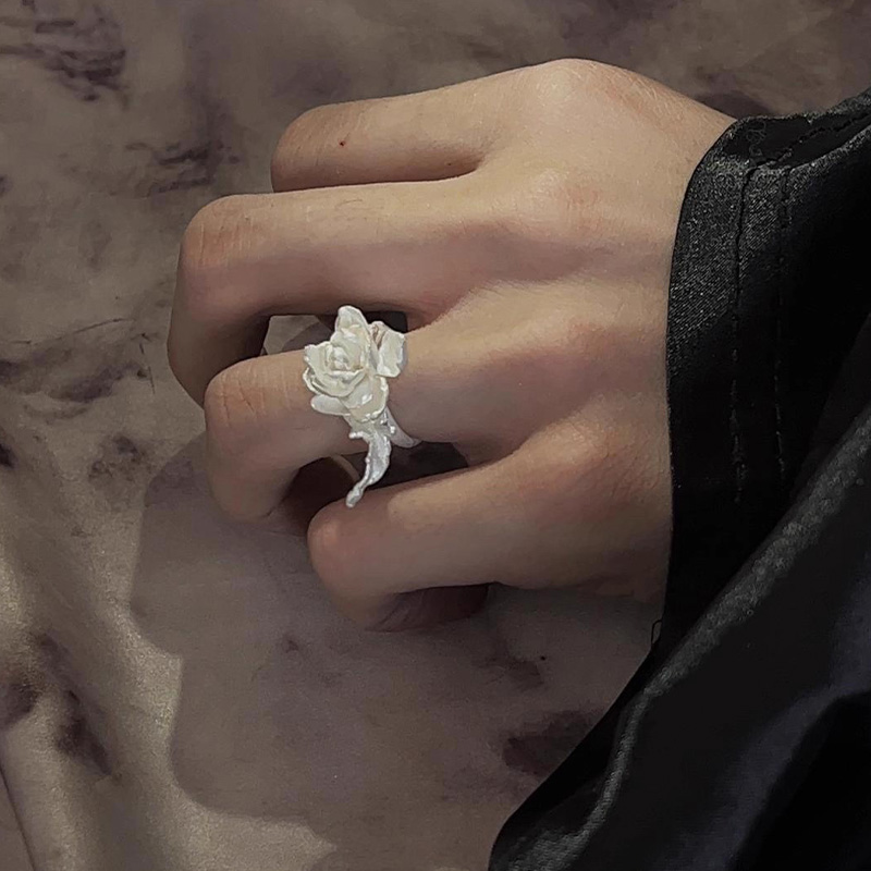 Fashion-Forward Flower Ring, J – Vintage Fashion Buyer recenzja i cena